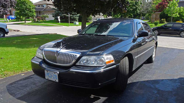 Lincoln Town Car front Lincoln Town Car front